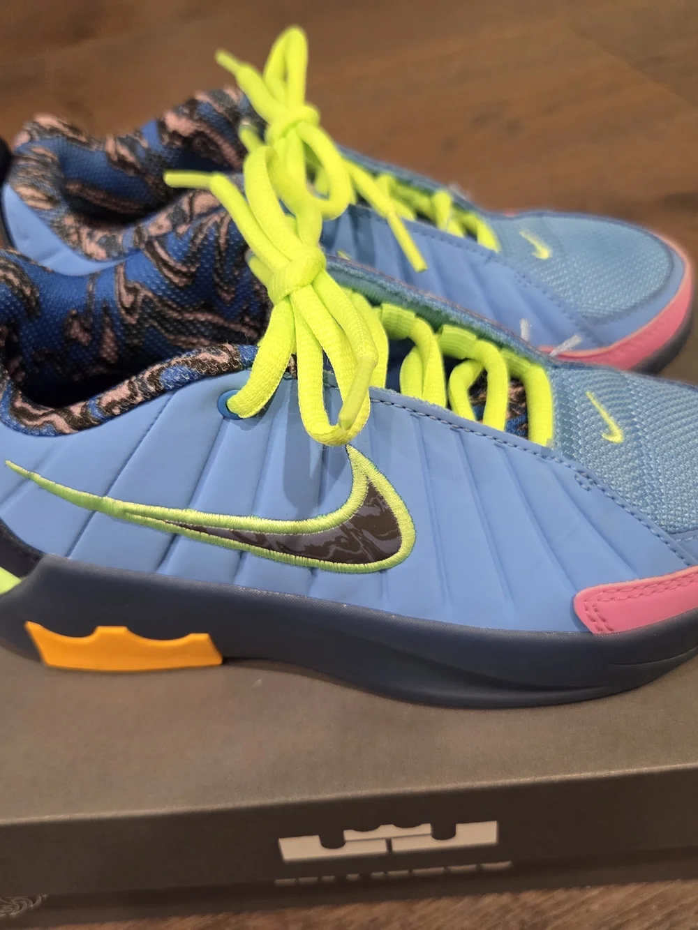 Nike LeBron Witness 9 SE size 13c